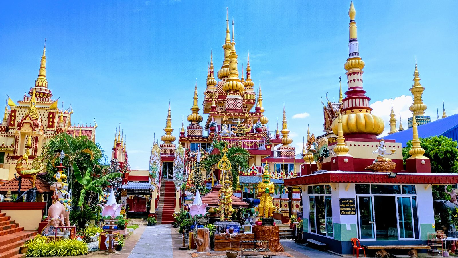 Wat Huay Sai Khao Exterior