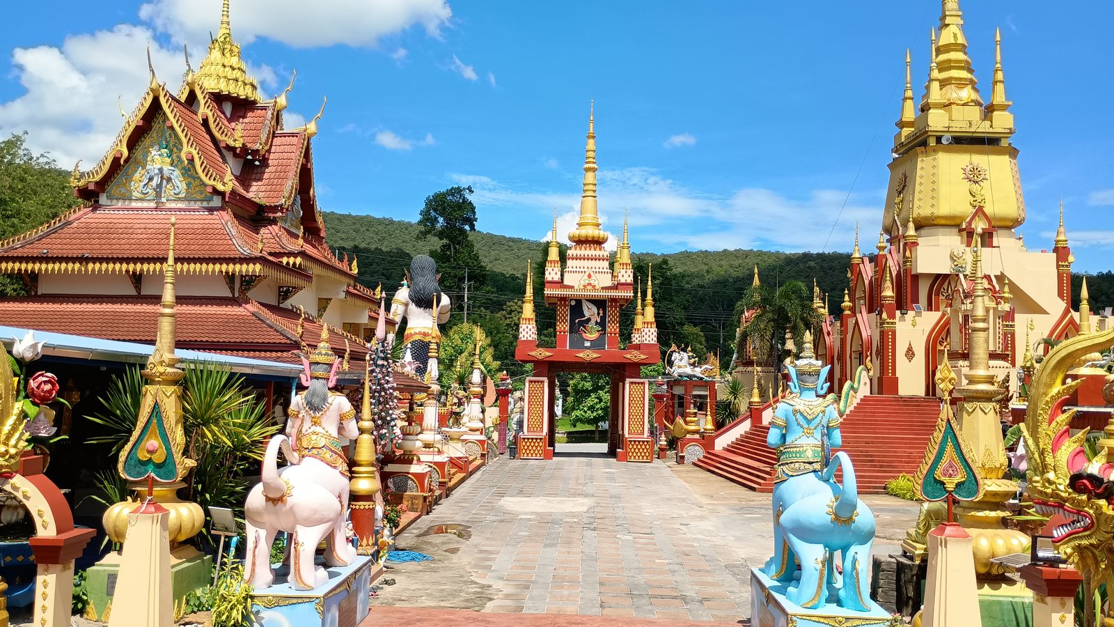 Wat Huay Sai Khao Details