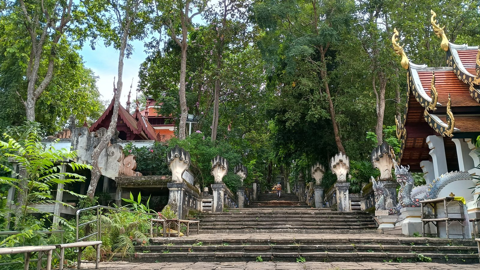 Wat Analayo Buddha
